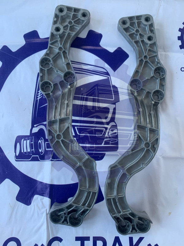 КРОНШТЕЙН ПРАВЫЙ СОЕДИНИТЕЛЬНЫЙ – СТУПЕНЬКА ПЕРВОГО УРОВНЯ DFH 4180